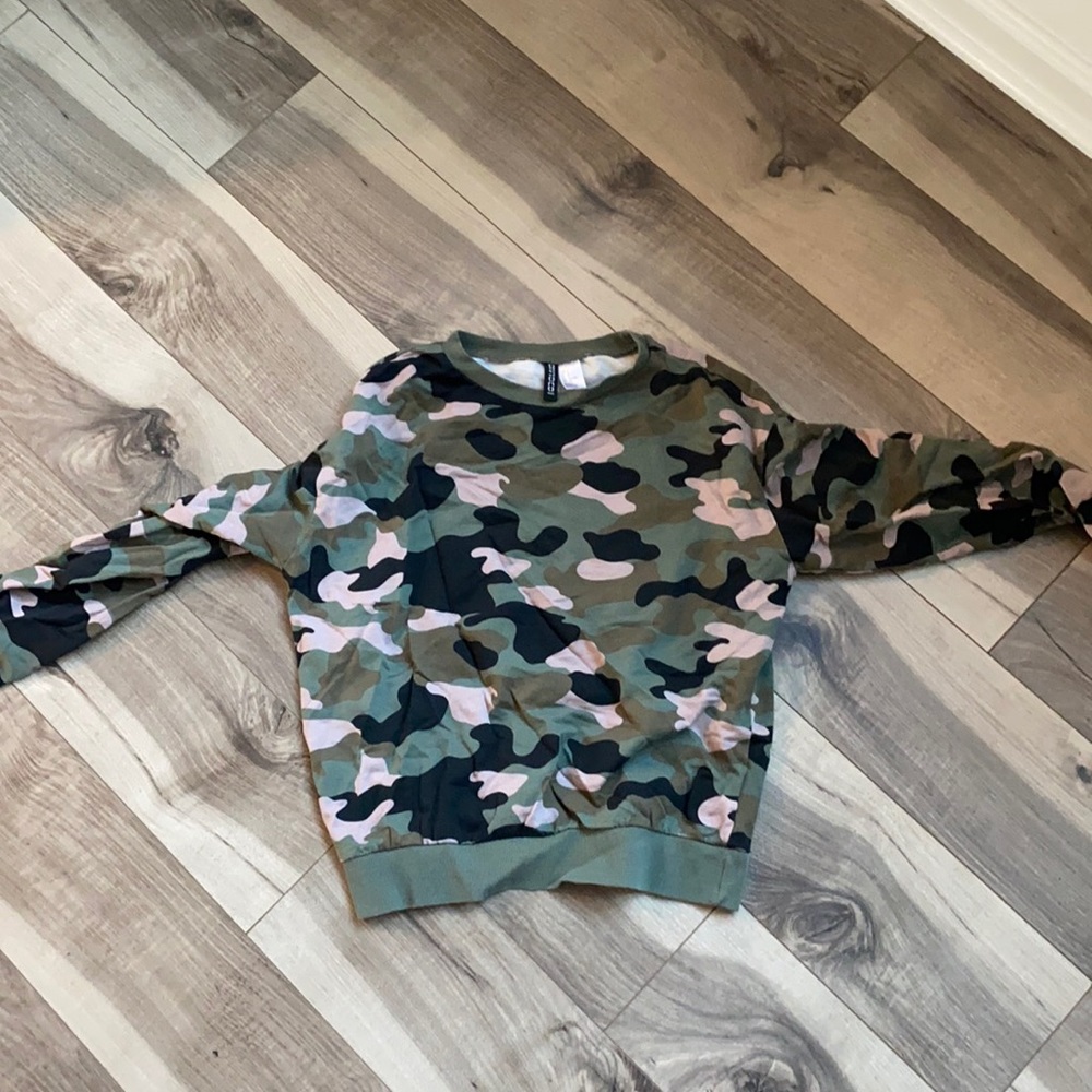 Camo sweatshirt